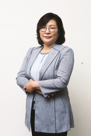LX공사 첫 지역본부장으로 임명된 오애리씨<LX공사 제공>